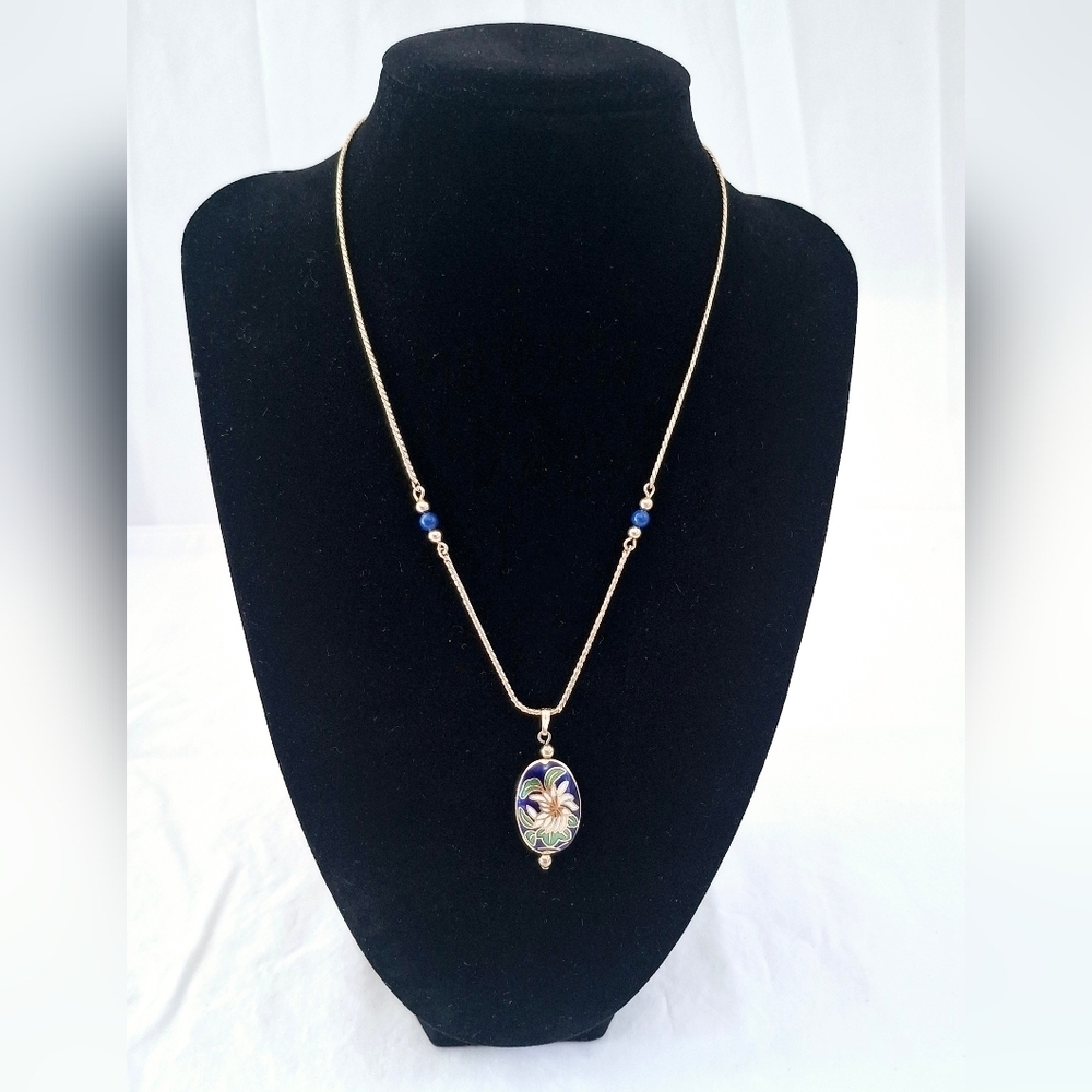 Vintage 1982 Avon White Lilly Blue Cloisonne Necklace